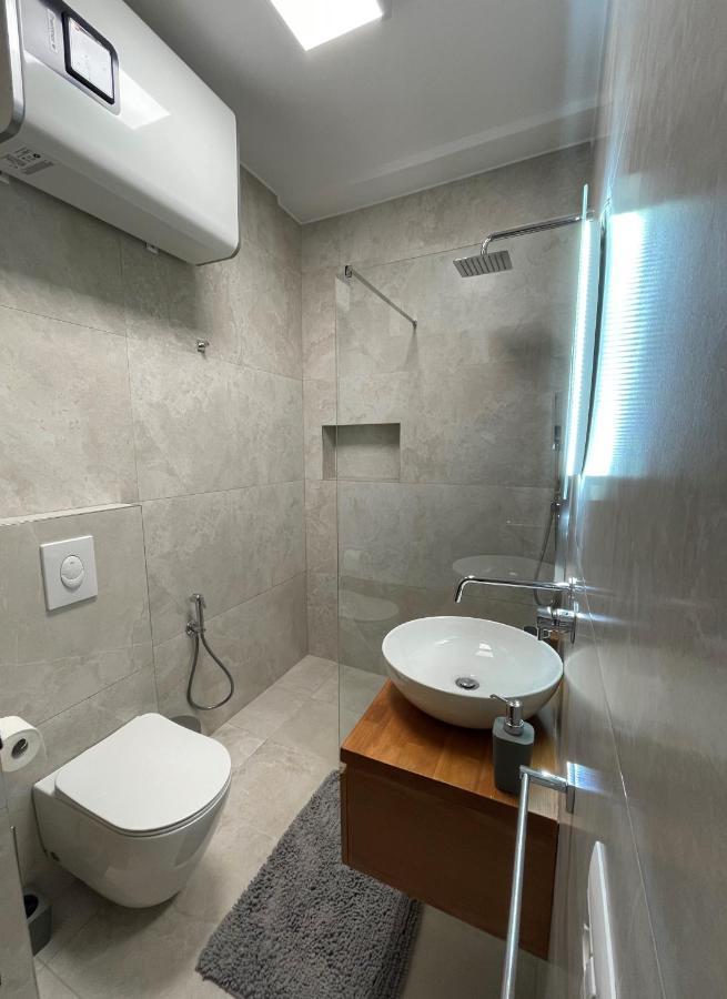 Proper Apartment 1 تيرانا المظهر الخارجي الصورة
