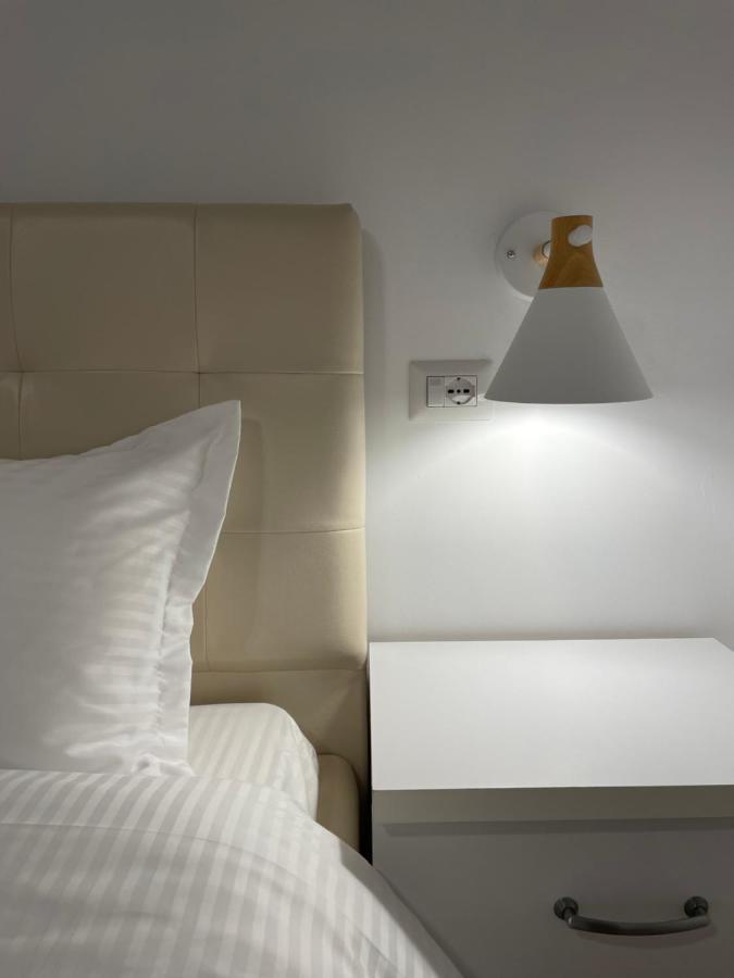 Proper Apartment 1 تيرانا المظهر الخارجي الصورة