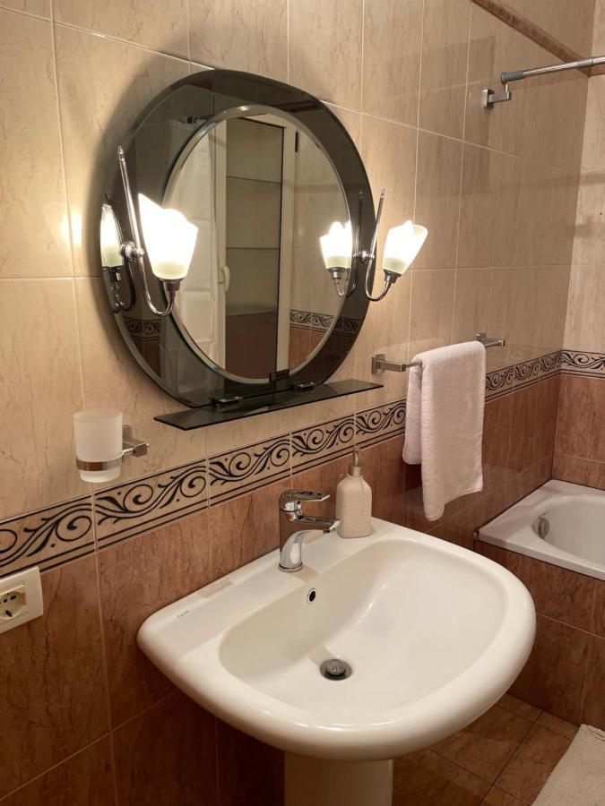 Proper Apartment 1 تيرانا المظهر الخارجي الصورة